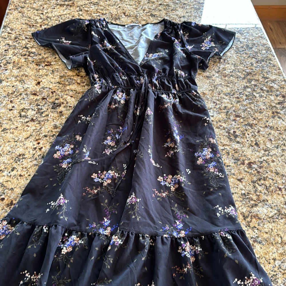 Cute dress with flutter sleeves.